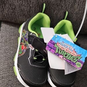Teenage Mutant Ninja Turtles Kids' Black & Neon Green Light-Up Sneakers